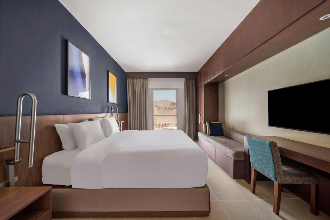 Deluxe King Room Accessible