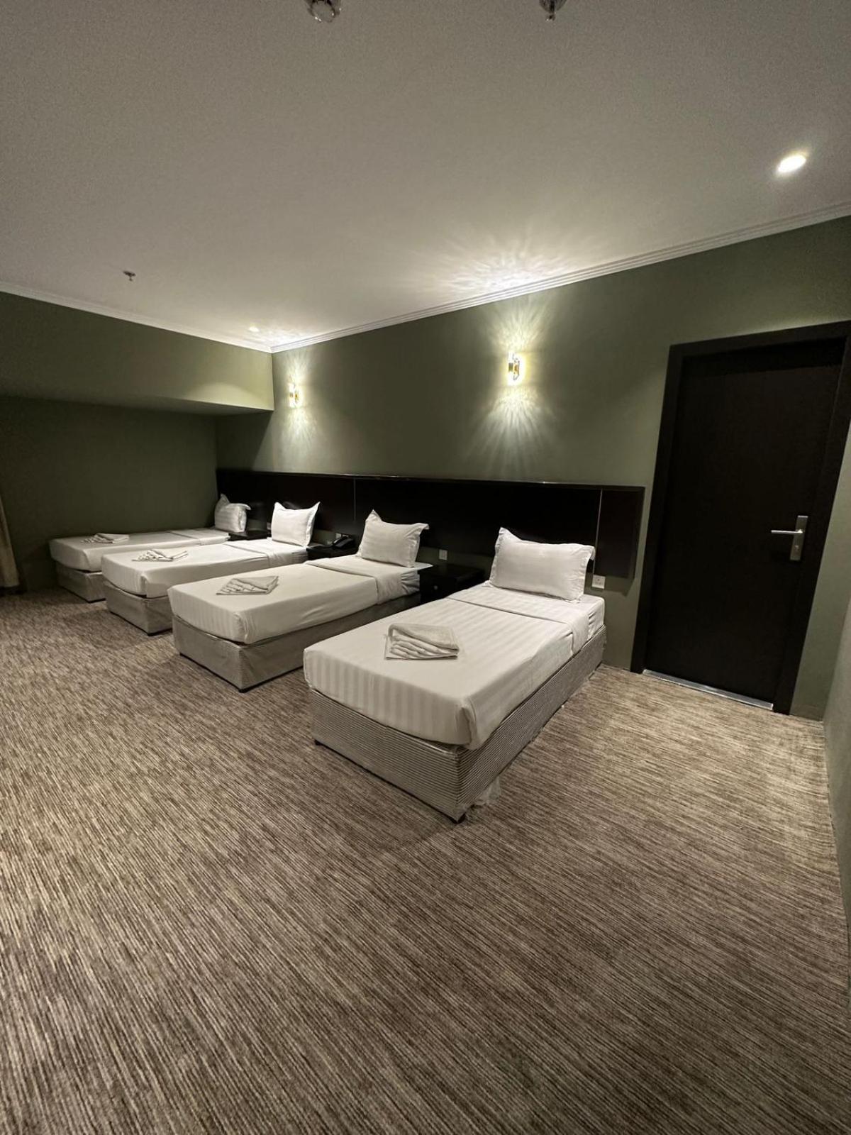 Deluxe Family Room