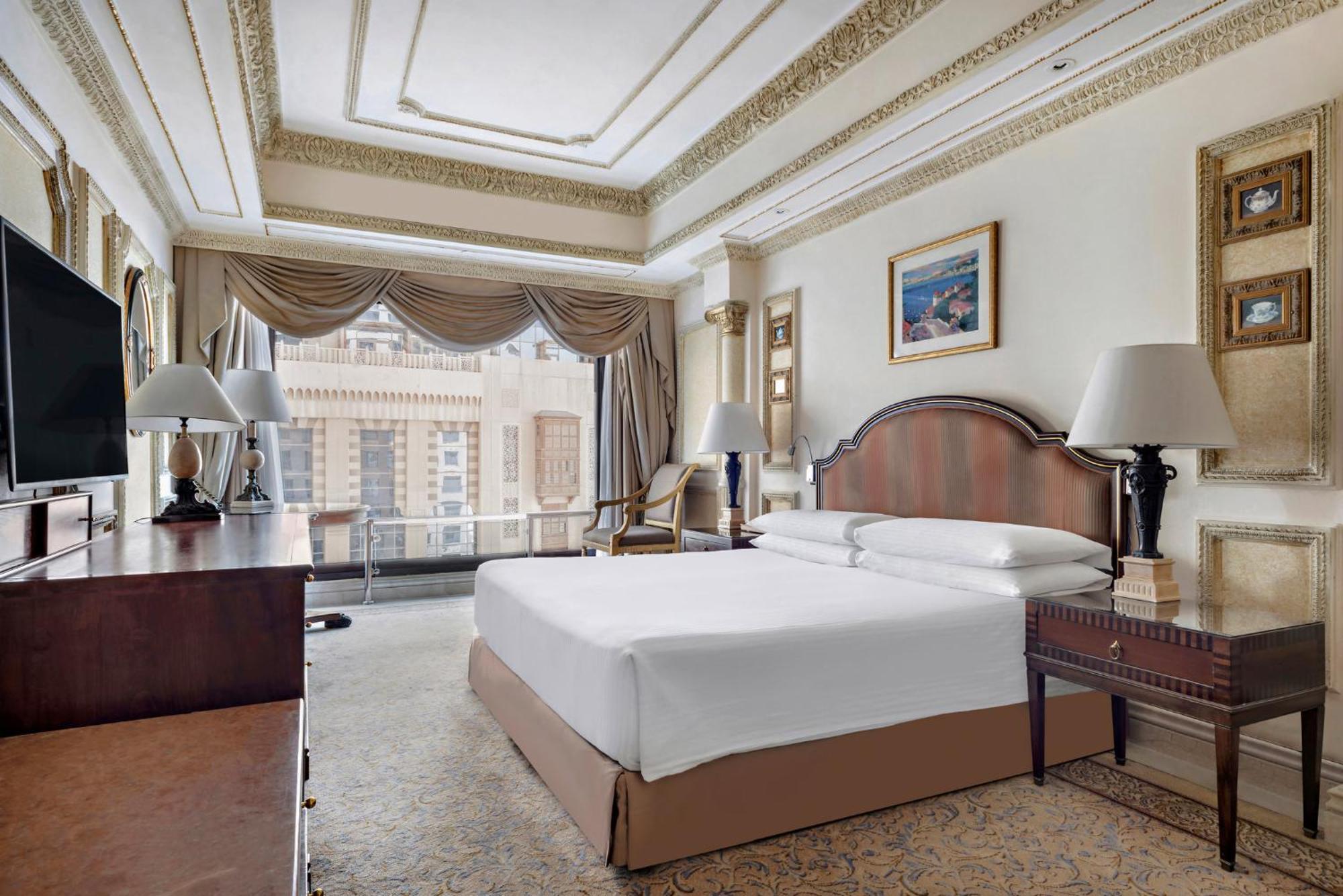 Club King Room