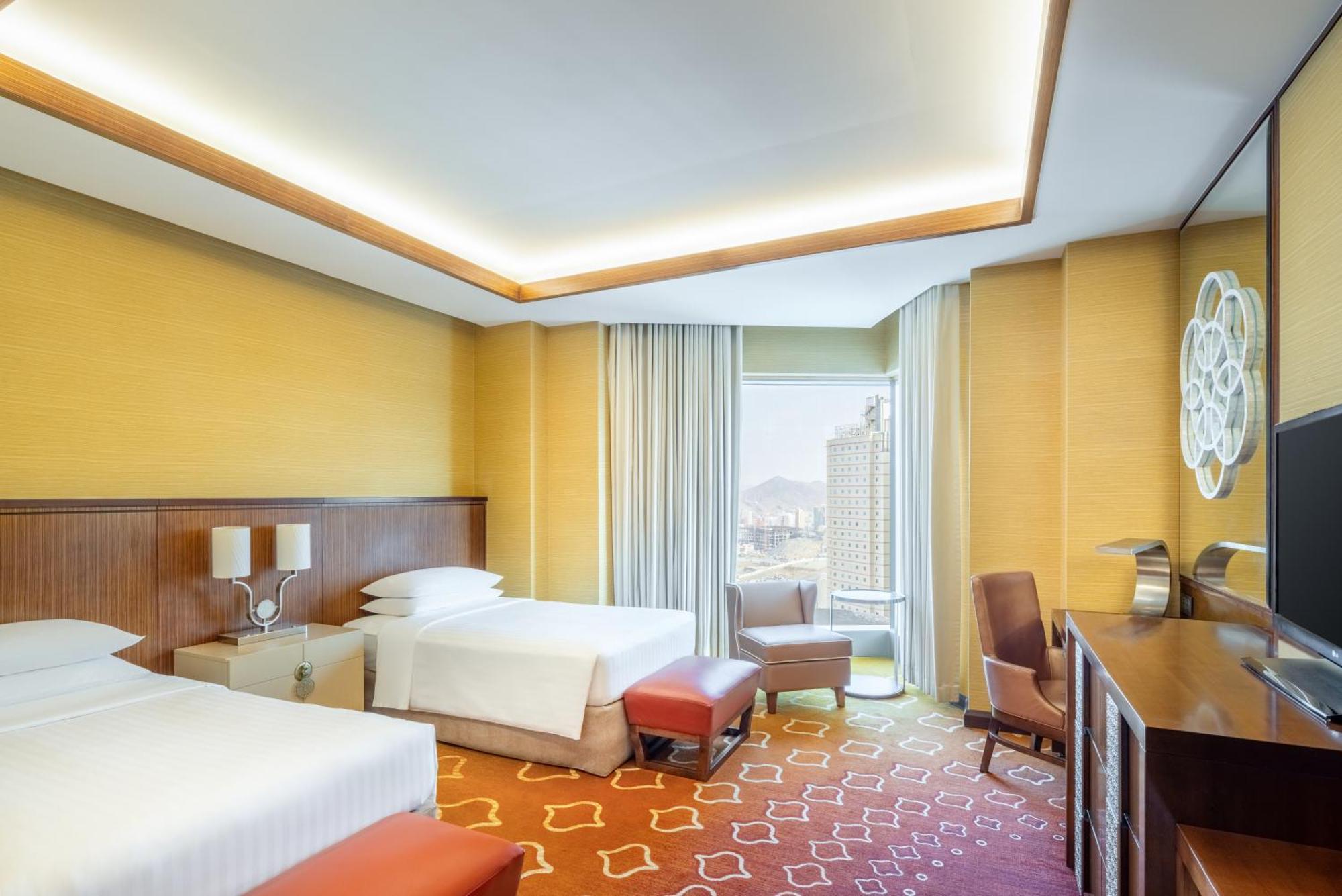 Deluxe Twin Room Guest room 2 Twin Beds City view