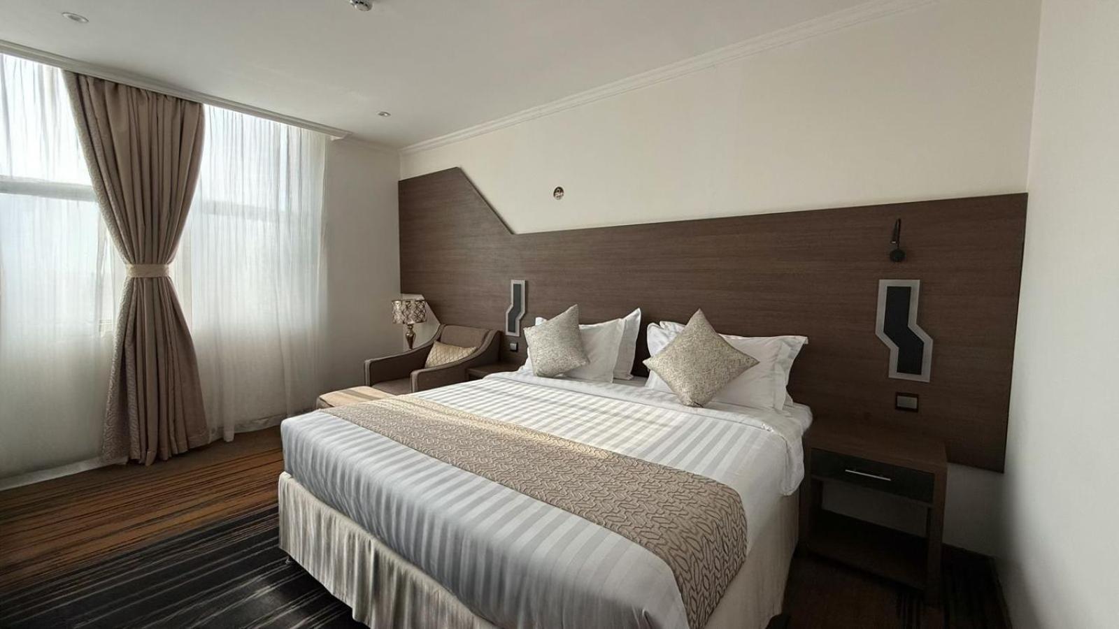 Deluxe King Room