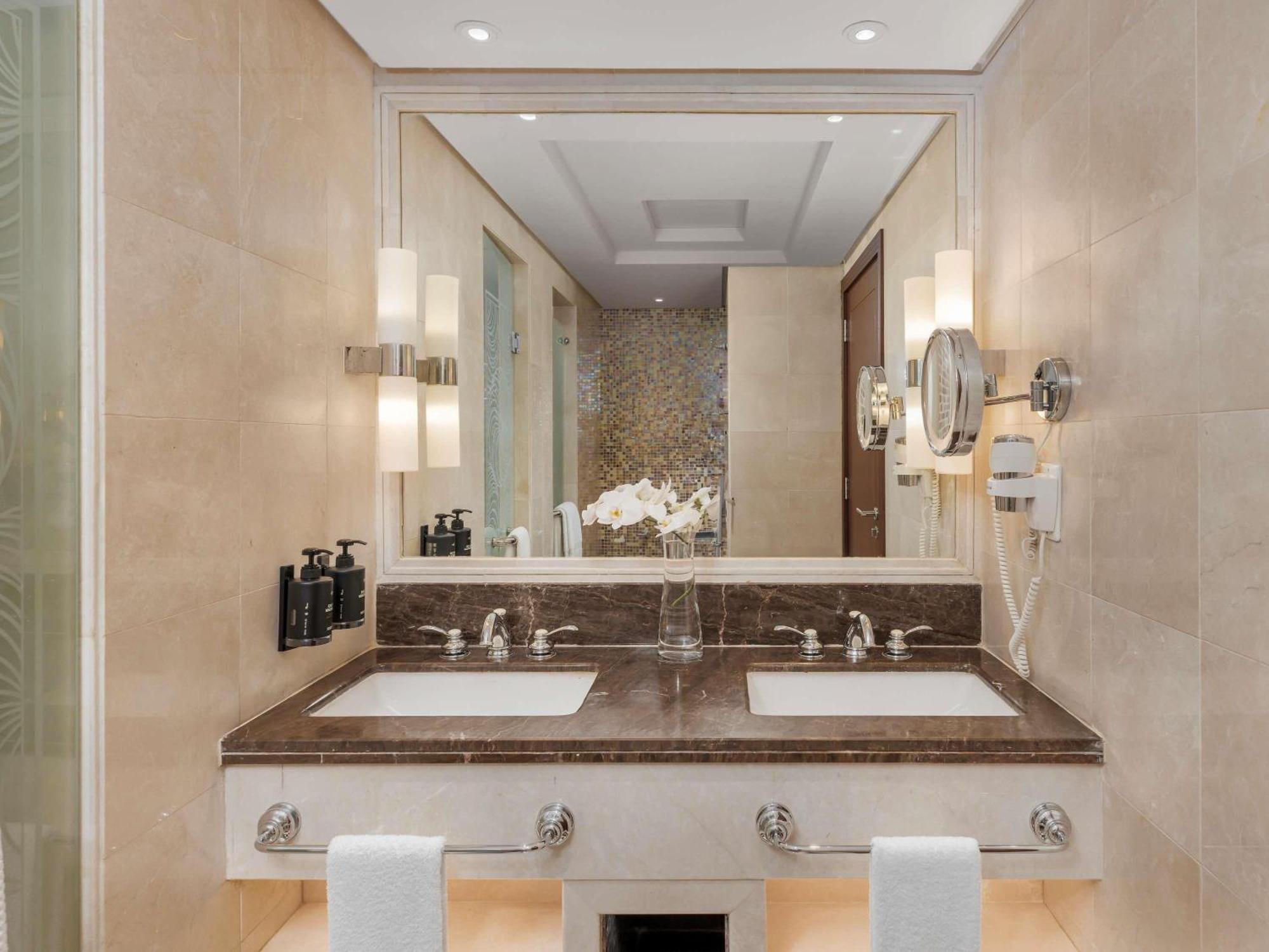 Superior One-Bedroom Suite City View