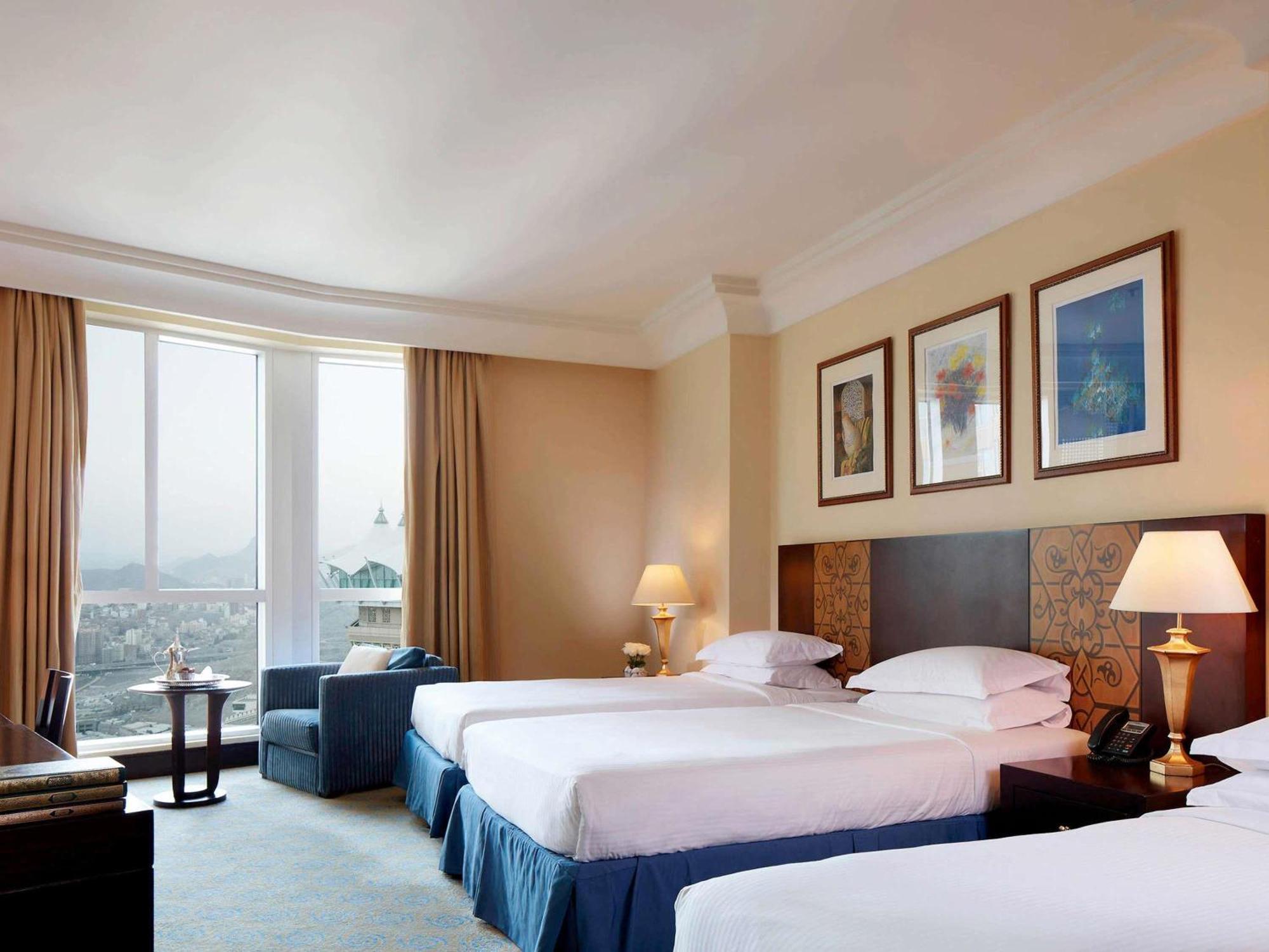 Classic Triple Room Three Single Bed City View