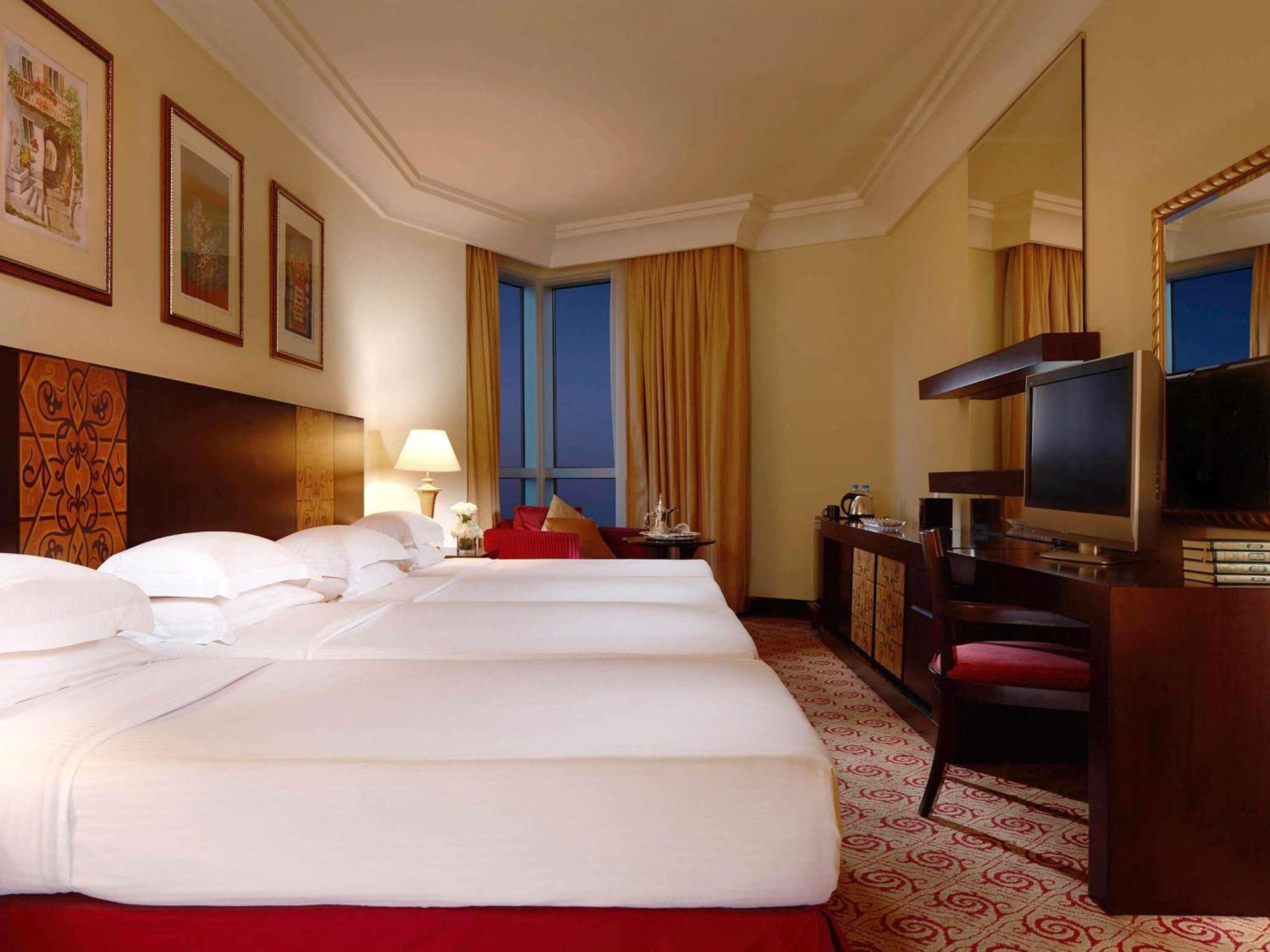 Classic Quadruple Room Four Single Bed City View