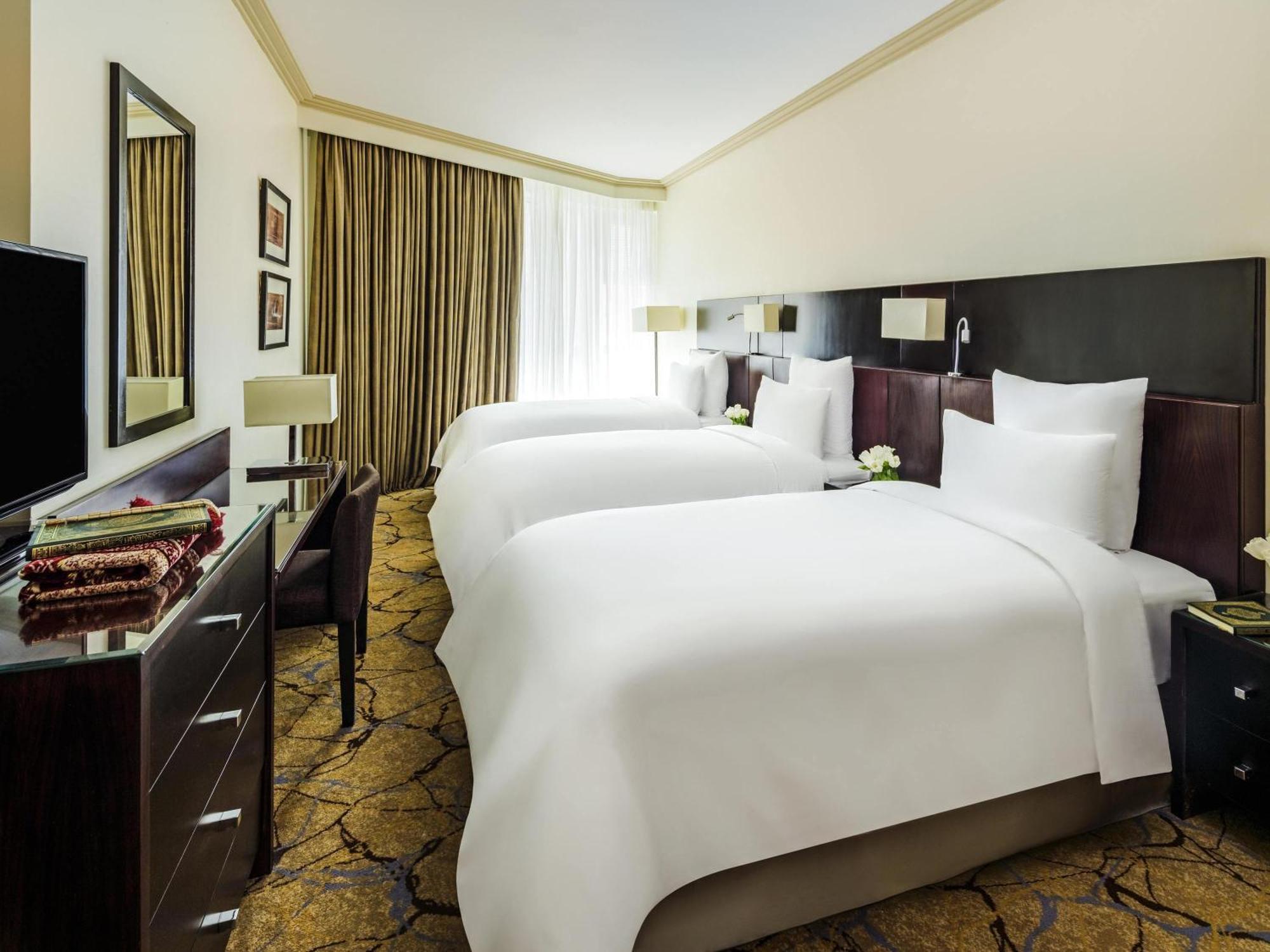 Classic Triple Room with City View