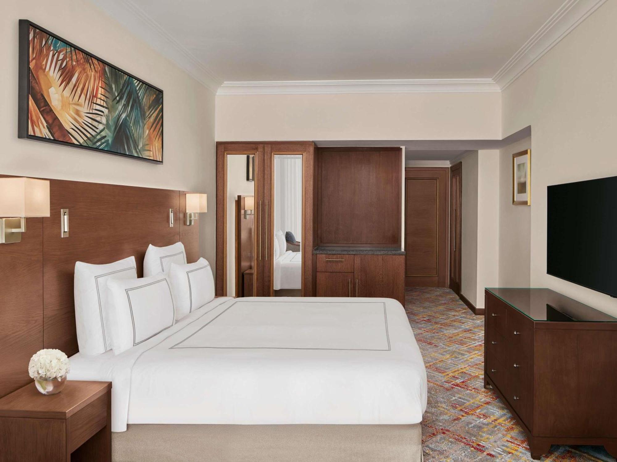 Classic King Room City View