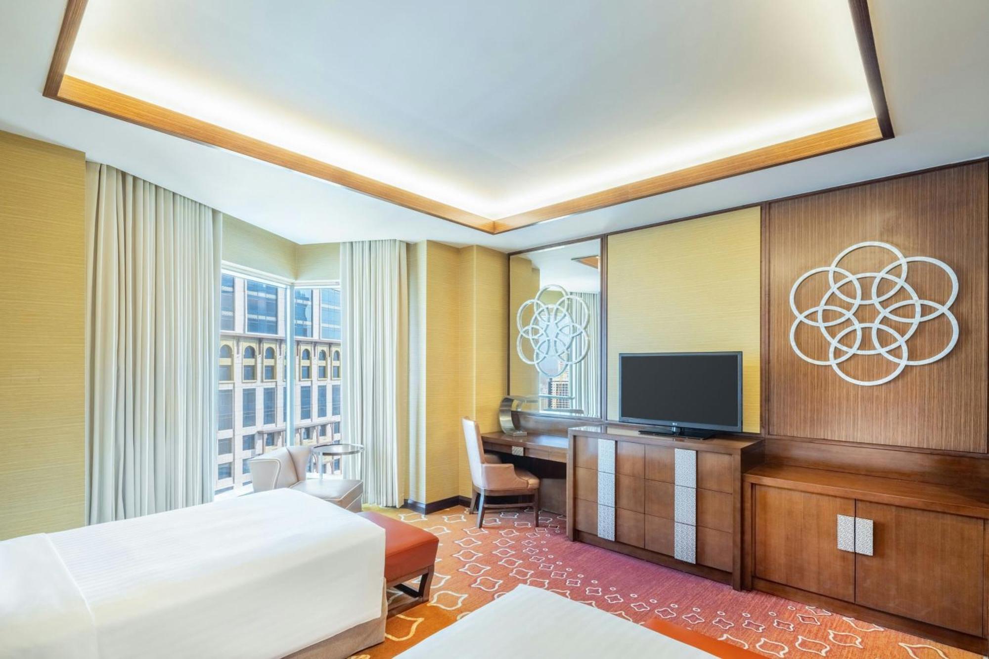 Deluxe Twin Room Guest room 2 Twin Beds City view