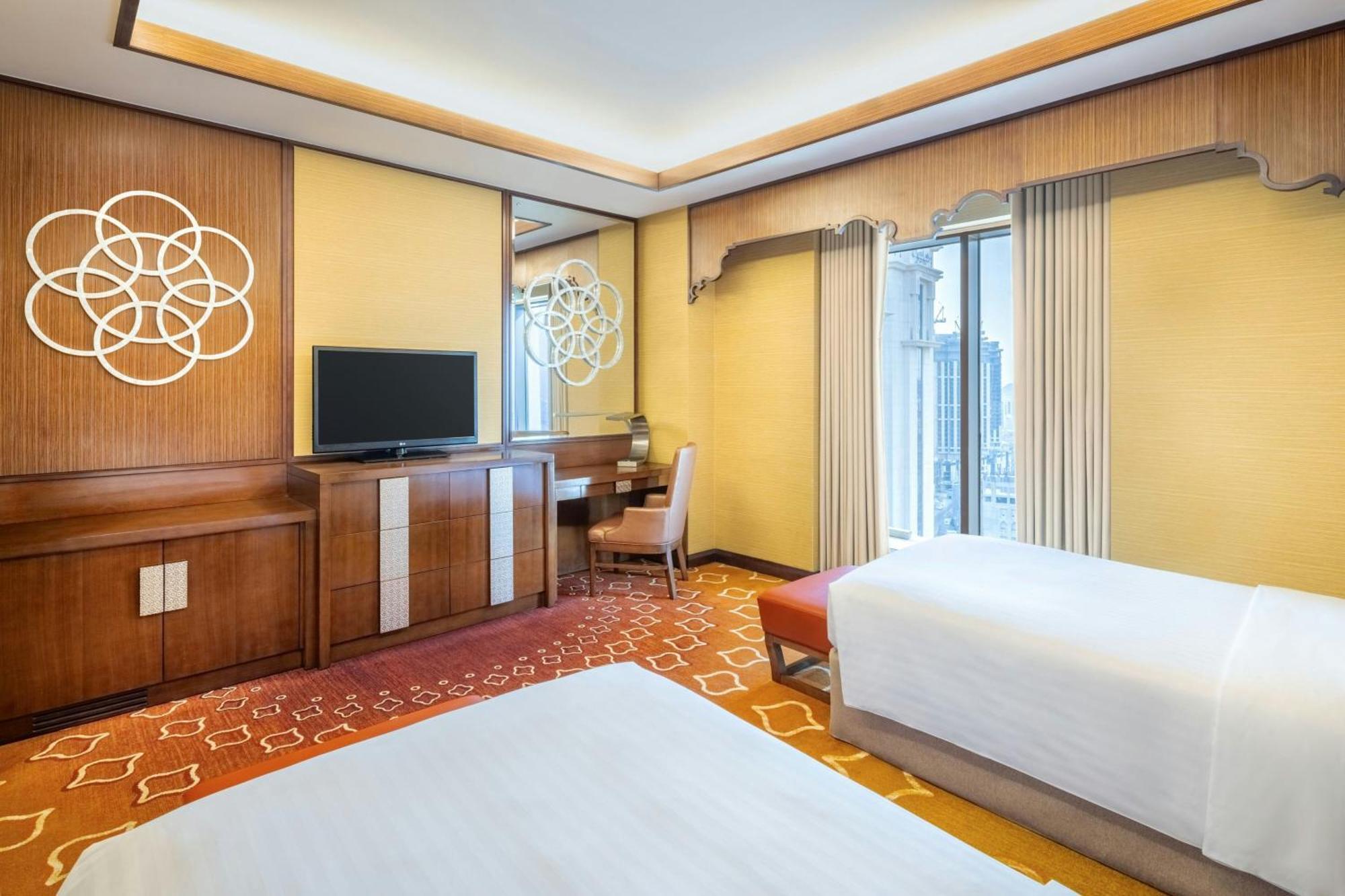Deluxe Twin Room Guest room 2 Twin Beds City view