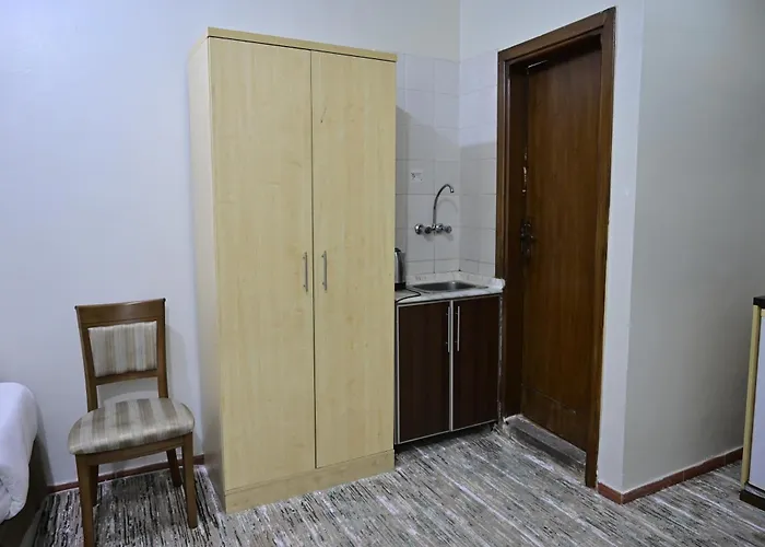 فندق سفير الضيافة